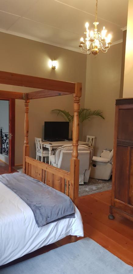 Royston Hall Historical Guesthouse Umtentweni ภายนอก รูปภาพ