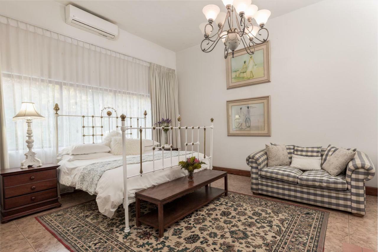 Royston Hall Historical Guesthouse Umtentweni ภายนอก รูปภาพ